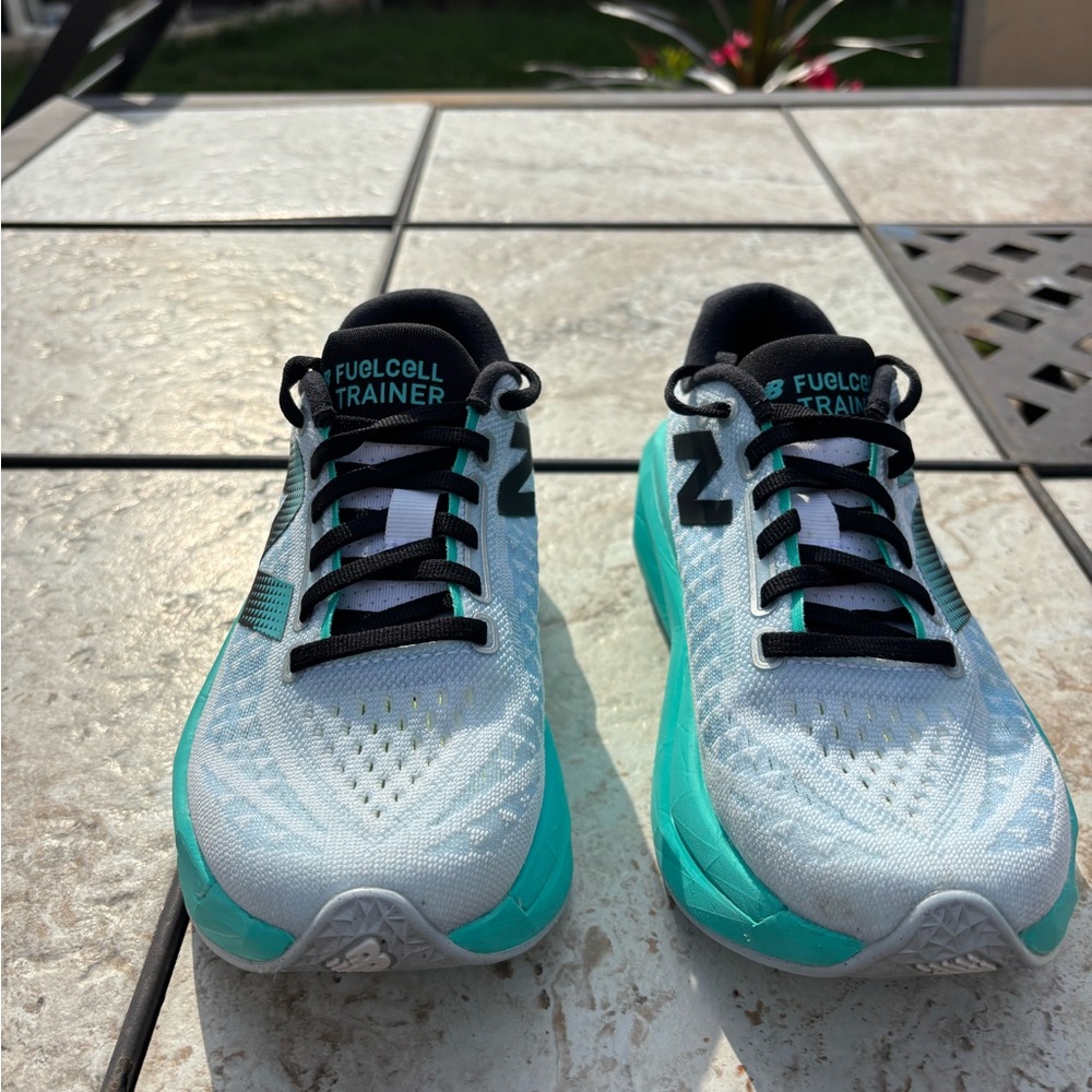 New Balance FuelCell SuperComp Trainer v3
Women’s size 6
White/cyber jade